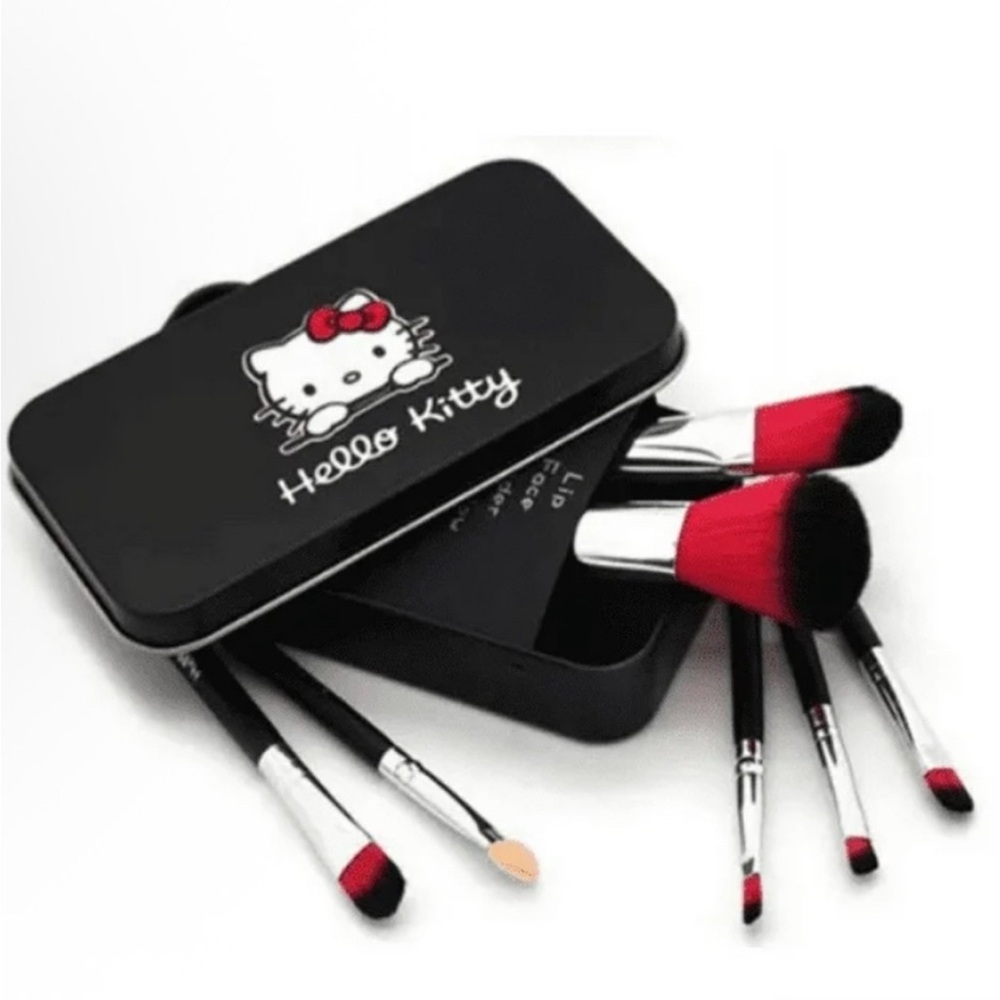- NWT Cute Hello Kitty makeup brush set